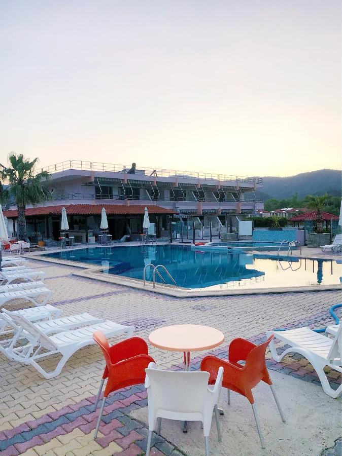 Hotel Palmera 사르티 외부 사진