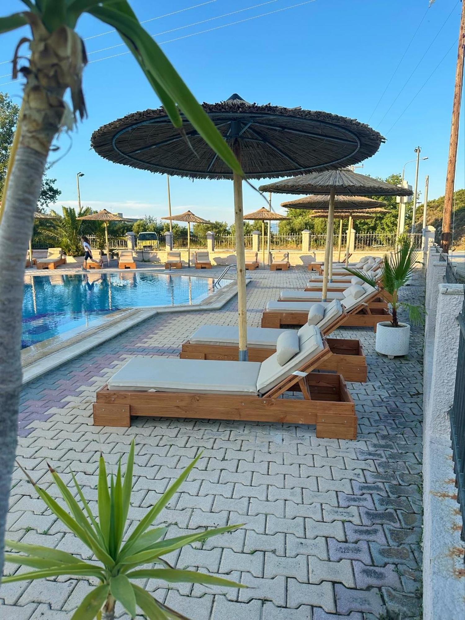 Hotel Palmera 사르티 외부 사진